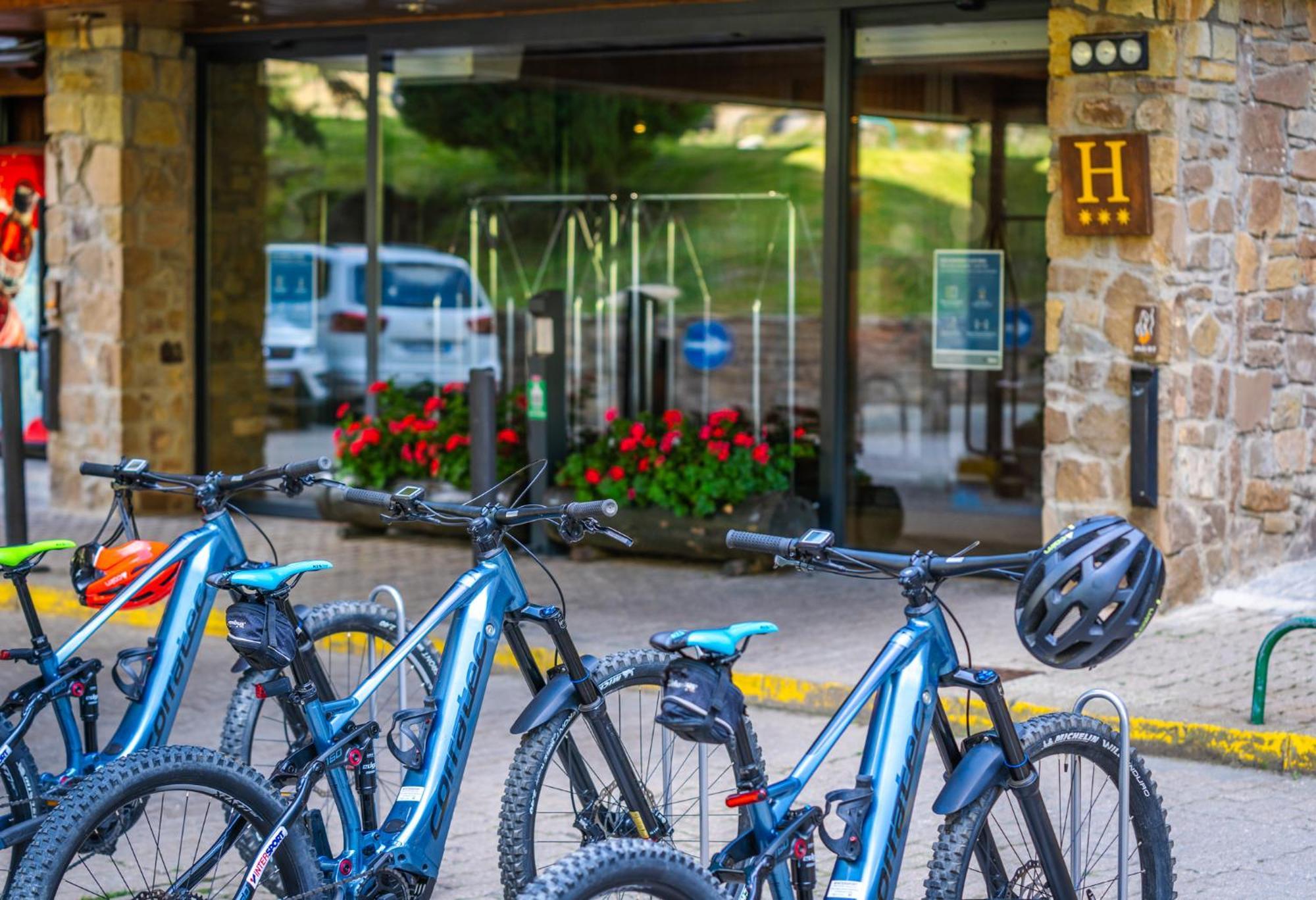 Tuc Blanc Hotell Baqueira Beret Exteriör bild