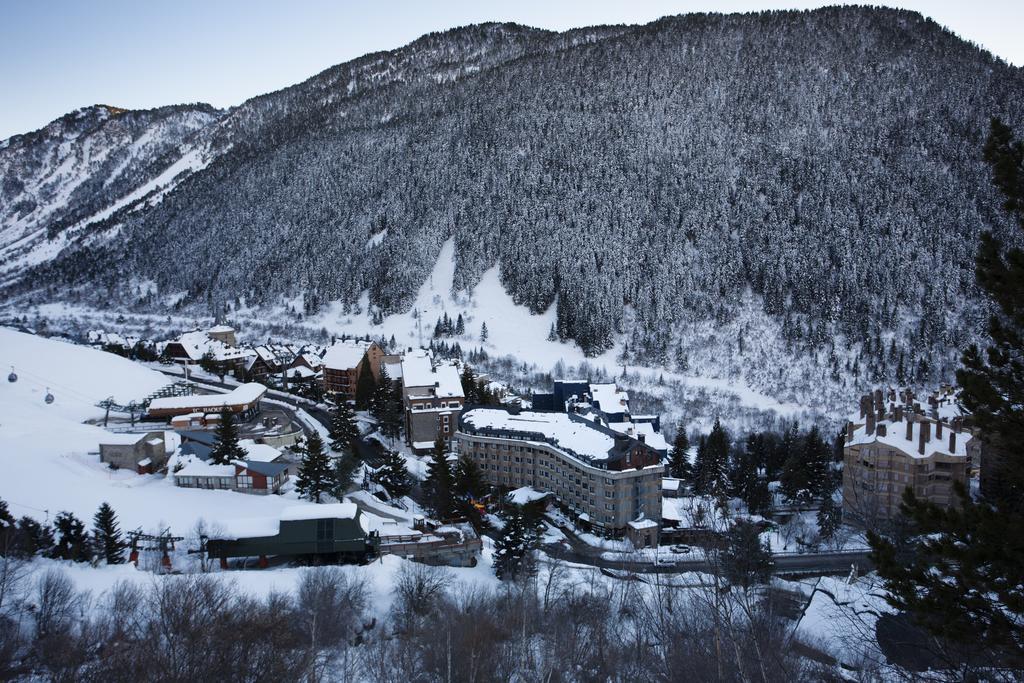 Tuc Blanc Hotell Baqueira Beret Exteriör bild